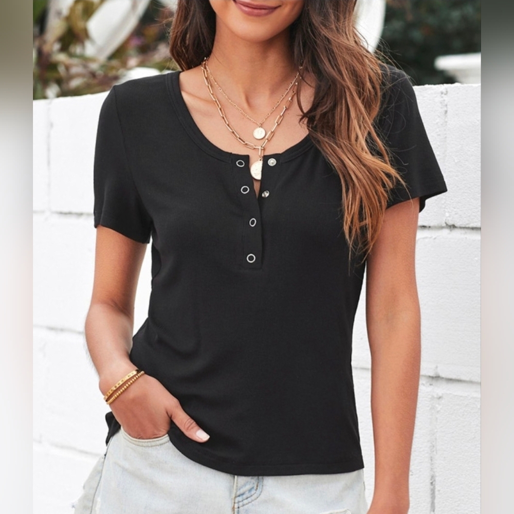 New With Tags Black Ribbed Scoop Neck Snap Neck Short Sleeve Top